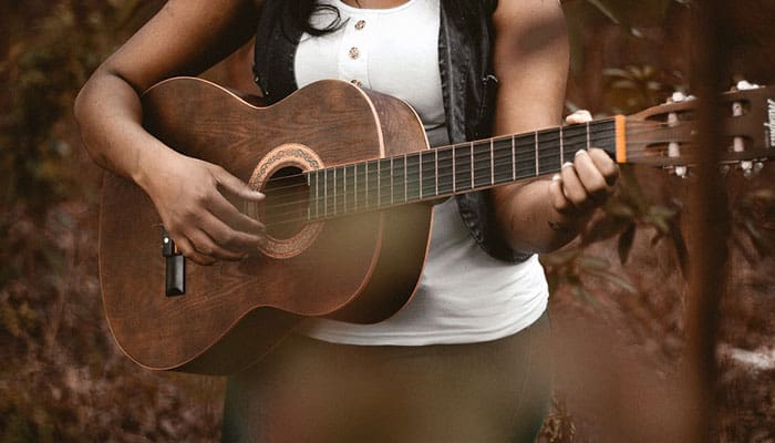 Las 10 mejores guitarras clásicas por debajo de 1000 dólares