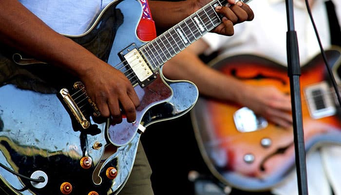 Las 10 mejores guitarras eléctricas de gama alta por debajo de los 1000 dólares