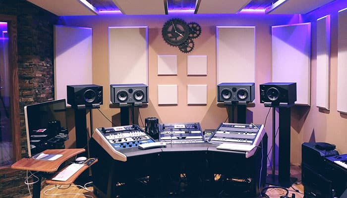 Studio-monitor-stand