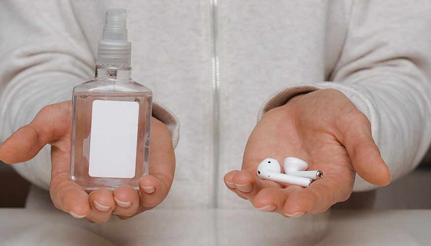 La mejor manera de limpiar los auriculares